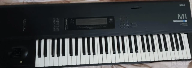 KORG M1