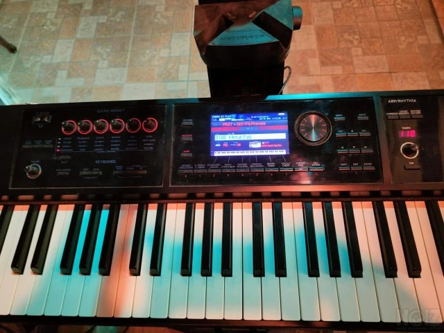Πωλείται Roland Fa 08 + θήκη δωρο