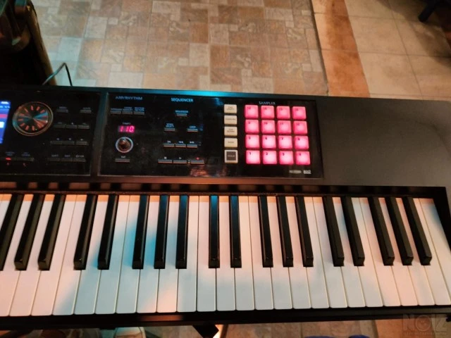Πωλείται Roland Fa 08 + θήκη δωρο