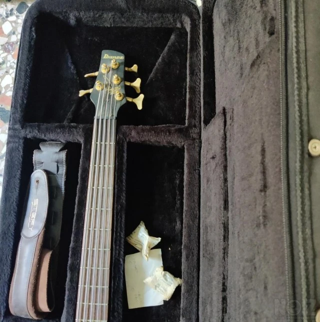 Ibanez K5 + σκληρή θήκη μεταφοράς