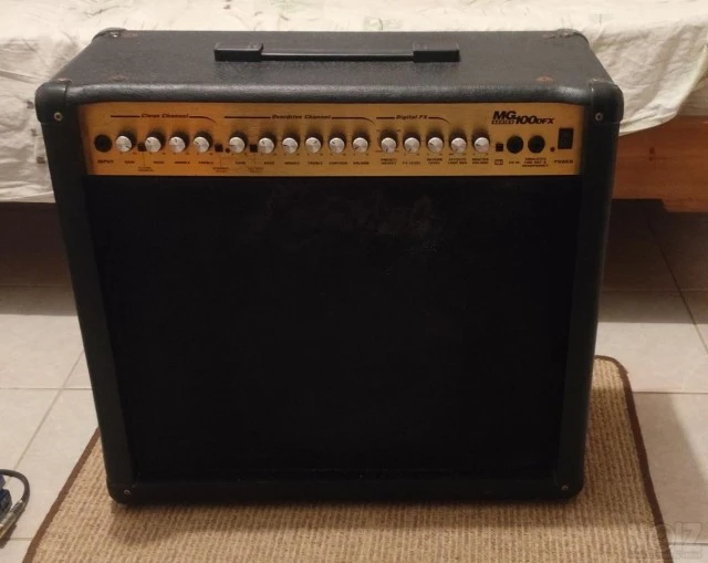 MARSHALL MG 100 DFX  (SOLID STATE 100 WA