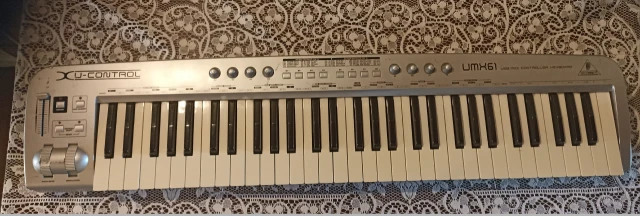 Behringer UMX61 USB/MIDI Controller