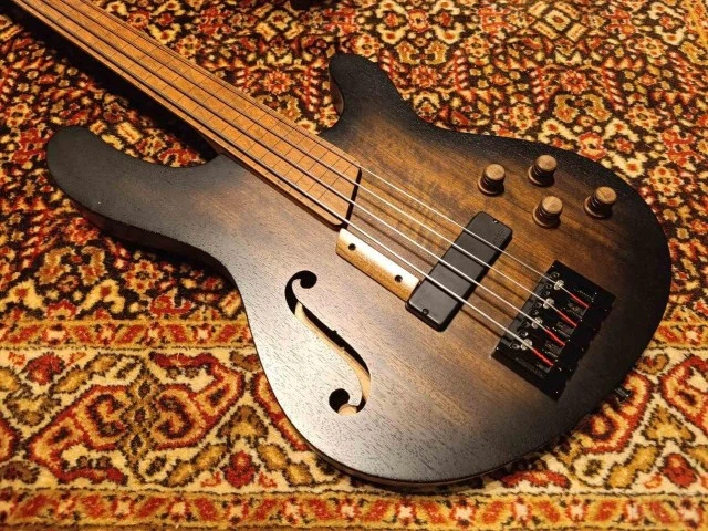 Cort B4 FL MHPZ Fretless me Pola Extra !!!