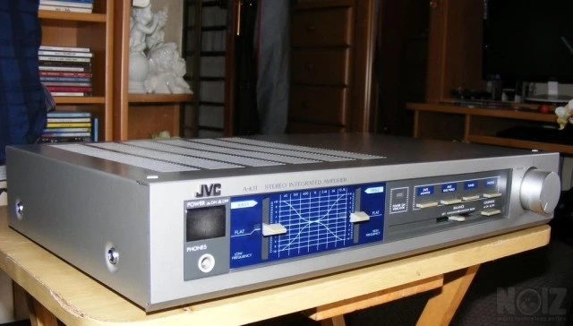 ΟΛΟΚΛΗΡΩΜΕΝΟΣ  ΕΝΙΣΧΥΤΗΣ  JVC  A- K11