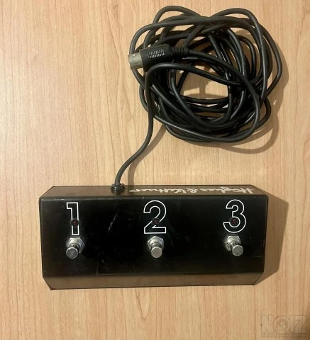 Πωλείται Hughes & Kettner footswitch HKF