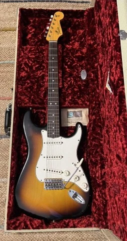 Fender Custom Shop '64 Stratocaster Jour