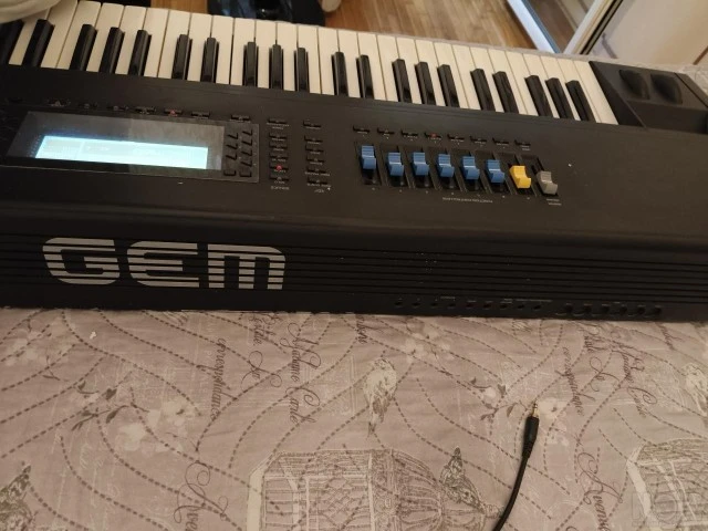 GeneralMusic GEM S3 με polyphonic aftert