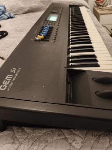 GeneralMusic GEM S3 με polyphonic aftert