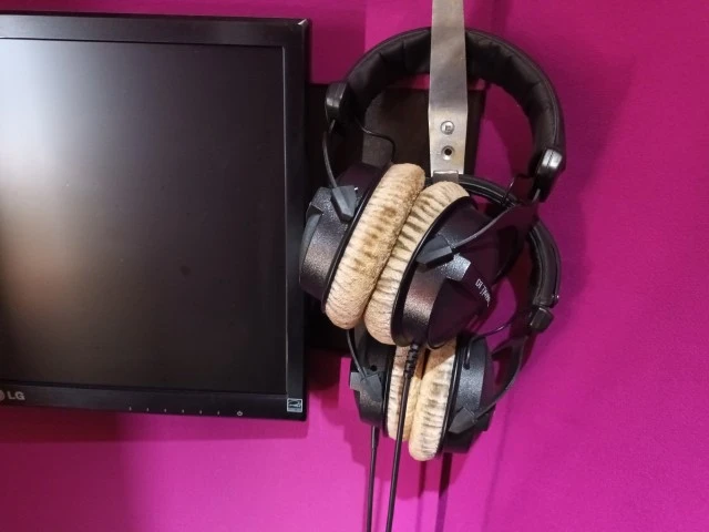 Πωλειται studio η ο εξοπλισμος λογω συνταξης!