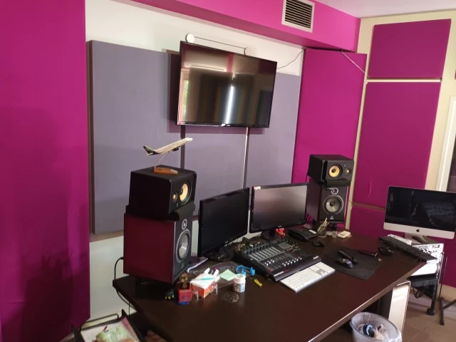 Πωλειται studio η ο εξοπλισμος λογω συνταξης!