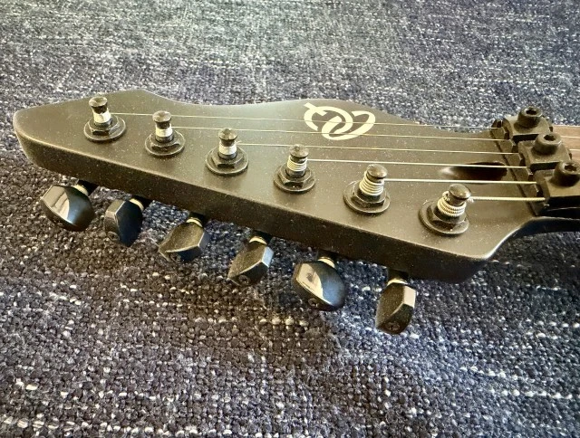 Custom Shred Machine (OQ Guitars) - Pink