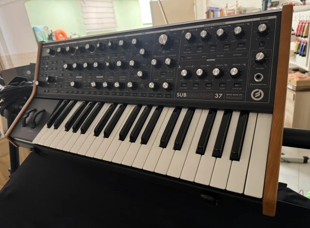 Moog Subsequent 37
