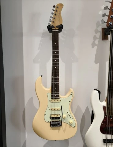 Sire Larry carlton s3