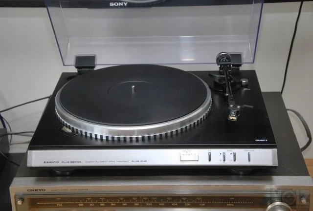 ΠΙΚΑΠ  SANYO  PLUS  Q - 40 + AUDIO TECHN