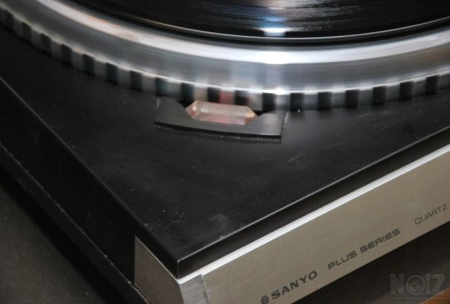 ΠΙΚΑΠ  SANYO  PLUS  Q - 40 + AUDIO TECHN