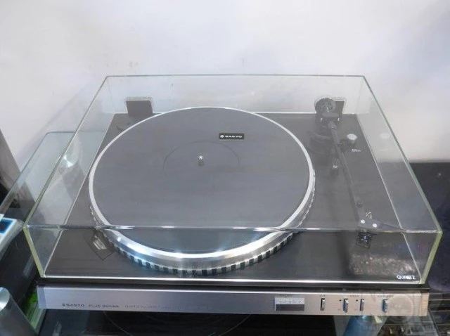 ΠΙΚΑΠ  SANYO  PLUS  Q - 40 + AUDIO TECHN