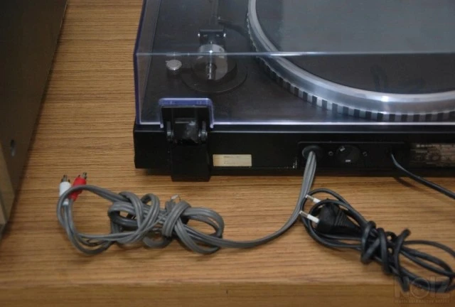 ΠΙΚΑΠ  SANYO  PLUS  Q - 40 + AUDIO TECHN