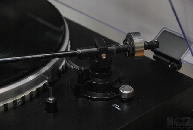 ΠΙΚΑΠ  SANYO  PLUS  Q - 40 + AUDIO TECHN