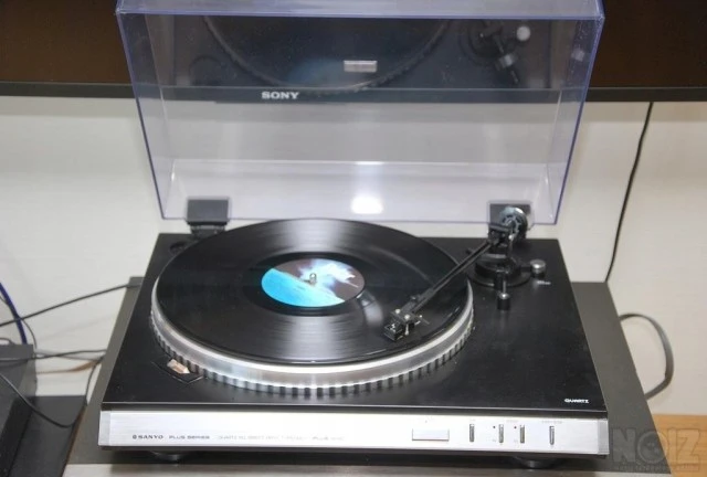 ΠΙΚΑΠ  SANYO  PLUS  Q - 40 + AUDIO TECHN