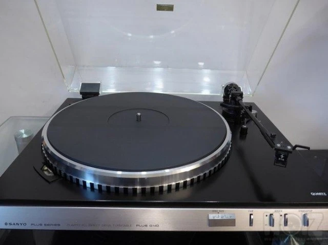 ΠΙΚΑΠ  SANYO  PLUS  Q - 40 + AUDIO TECHN
