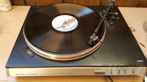 ΠΙΚΑΠ  SANYO  PLUS  Q - 40 + AUDIO TECHN