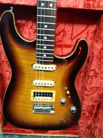 FENDER CARVED TOP STR CUSTOM 1996