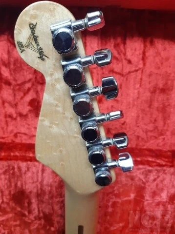 FENDER CARVED TOP STR CUSTOM 1996