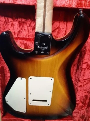 FENDER CARVED TOP STR CUSTOM 1996