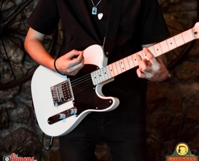 SQUIER TELECASTER ΣΧΕΔΟΝ ΚΑΙΝΟΎΡΙΑ