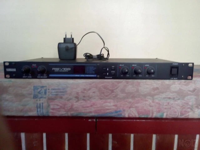 YAMAHA REV-100 DIGITAL REVERBERATOR