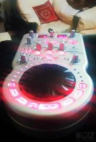 Behringer Effects Sampler DJ Console Con
