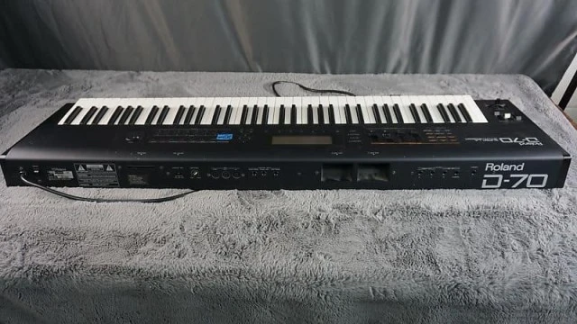 ROLAND    D70