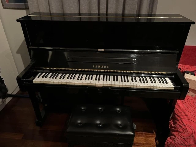YAMAHA U1