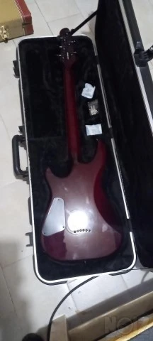 MICHAEL KELLY VEX DELUXE GUITAR.