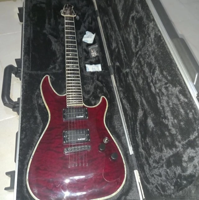 MICHAEL KELLY VEX DELUXE GUITAR.