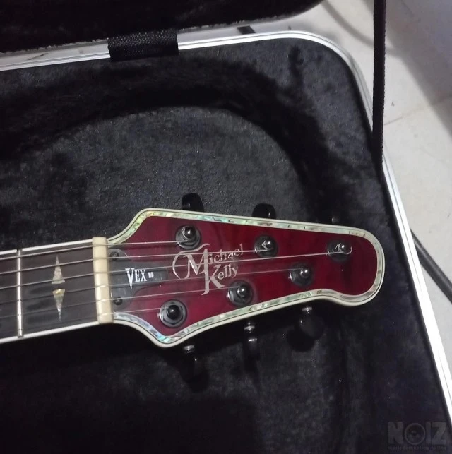 MICHAEL KELLY VEX DELUXE GUITAR.