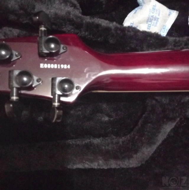 MICHAEL KELLY VEX DELUXE GUITAR.
