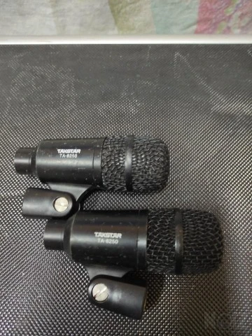 AKG C1000.  SHURE PG81