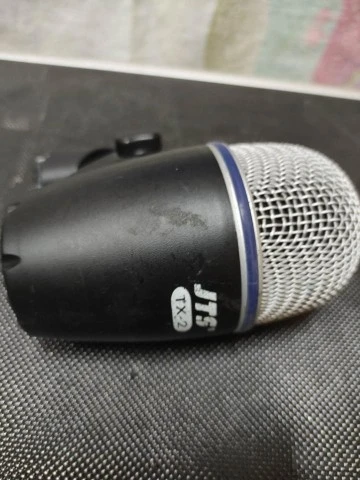 AKG C1000.  SHURE PG81