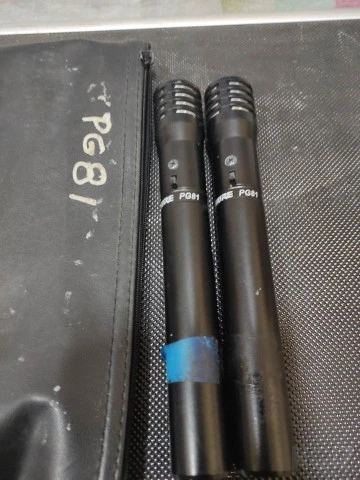 AKG C1000.  SHURE PG81
