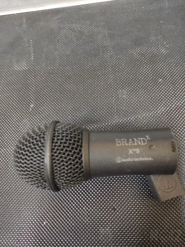 AKG C1000.  SHURE PG81