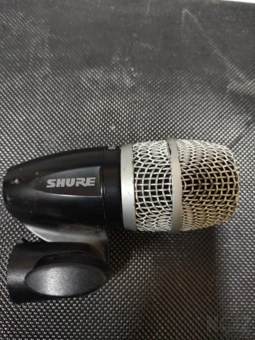 AKG C1000.  SHURE PG81