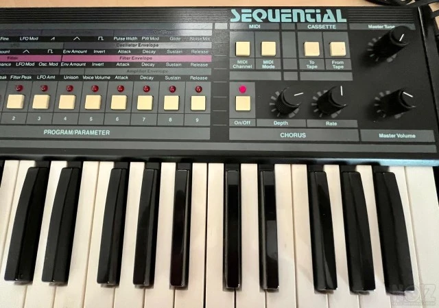 Sequential Multi-Trak 6-Voice Polyphonic
