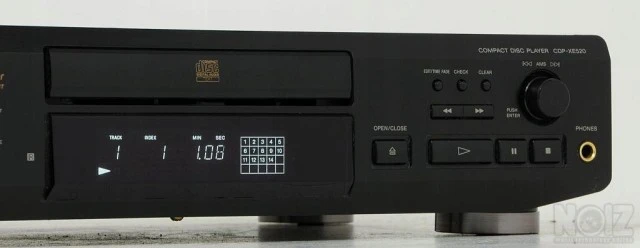 CD  PLAYER  SONY   CDP - XE 520