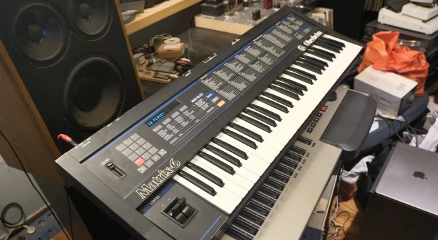 Oberheim matrix 6 keyboard