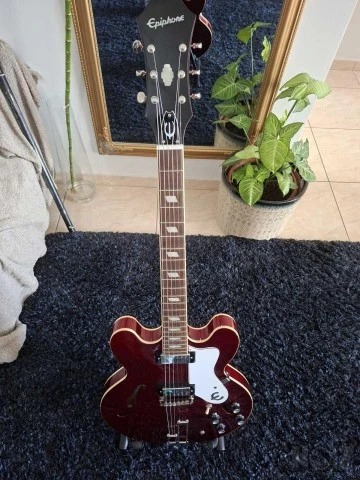 Epiphone Riviera Sparkling Burgundy