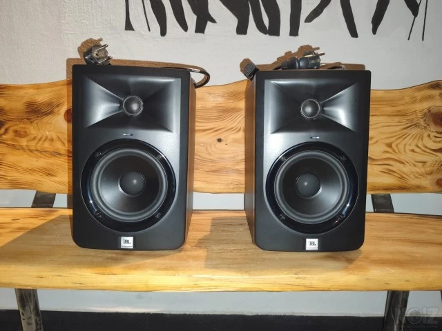 JBL LSR305 studio monitor
