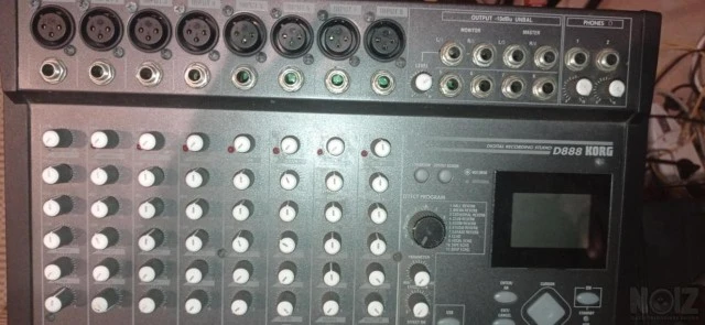 KORG D888