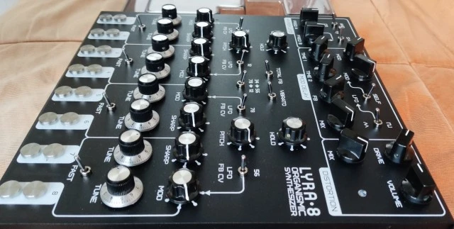 Soma Lyra 8 + Decksaver, 