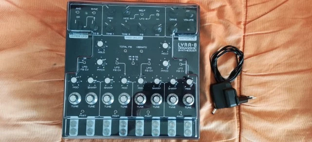 Soma Lyra 8 + Decksaver, 